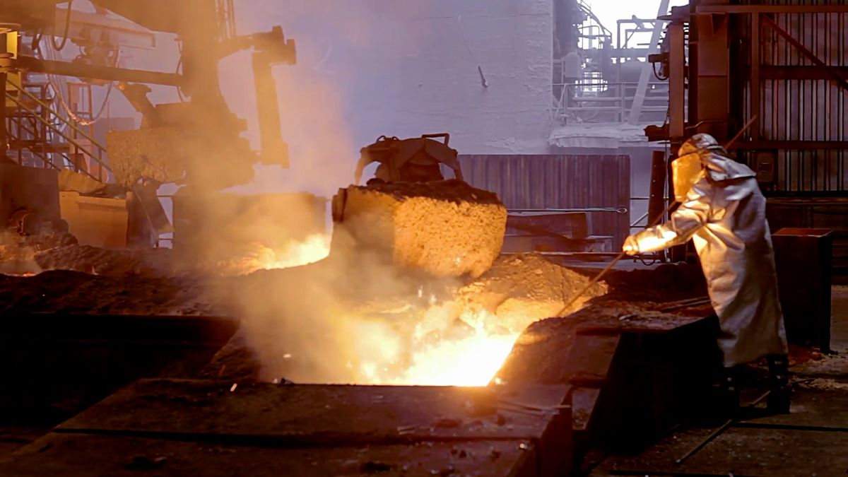 Čína zaplavuje svět ocelí, nedokáže ji prodat doma